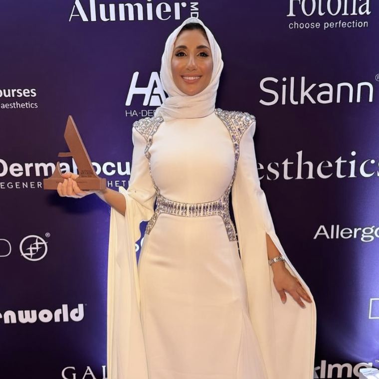 Dr Yusra holding an industry award